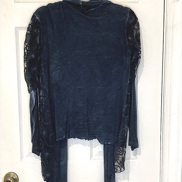 Sacred Thready Sweater wth combination soft lace on top of the sleeves&the sides - Picture 3 of 10